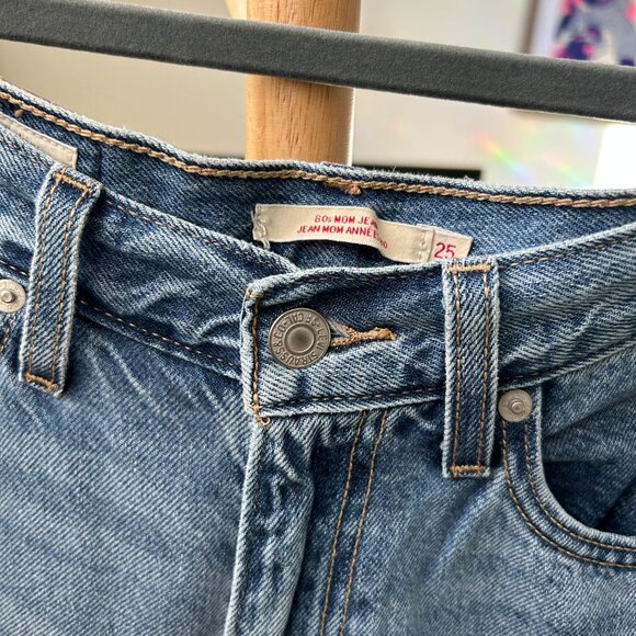 Levi’s 80s Mom Jeans – High Rise Vintage Fit, Washed Blue, Size 25 - Picture 7 of 10